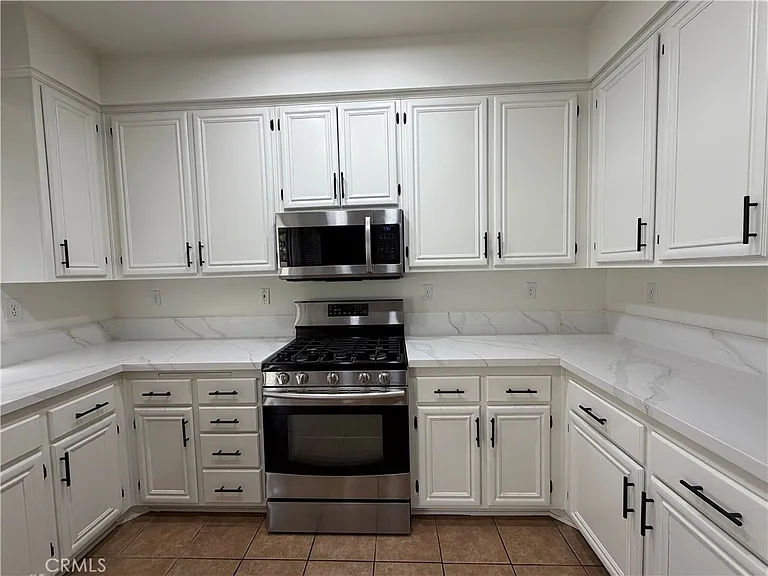 5569 Hunt Club Dr — Photo 14