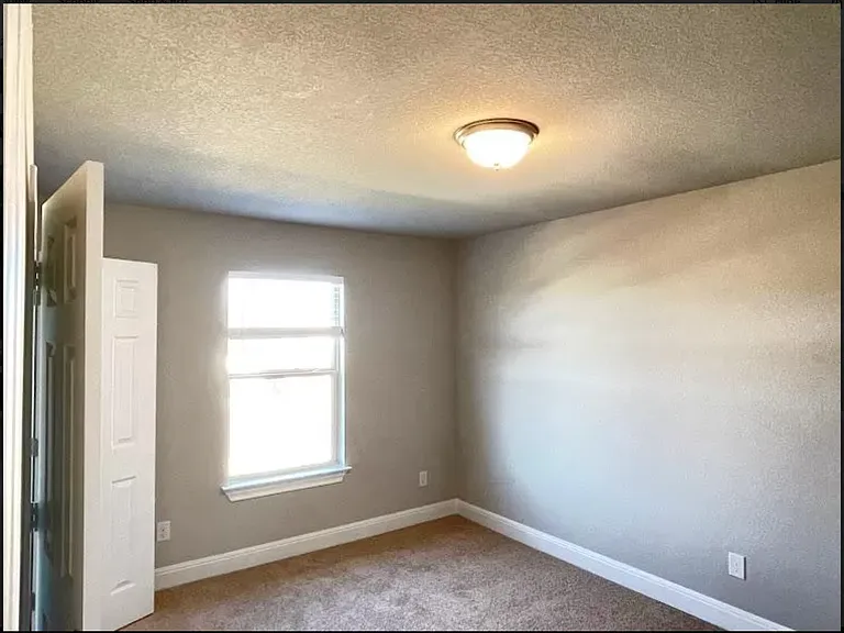 200 Mayney Ln — Photo 15