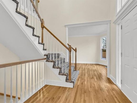 3rd image of 12931 Earnshaw St