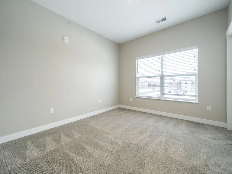 17-web-or-mls-2111-heyboer-dr_12102024