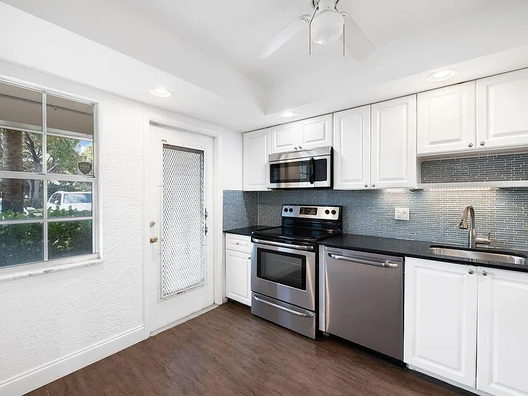 2851 S Palm Aire Dr #107 — Photo 6