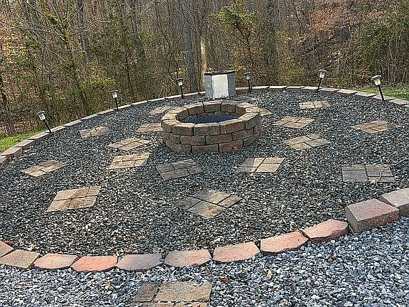 4th image of 1790 Seaver Rd