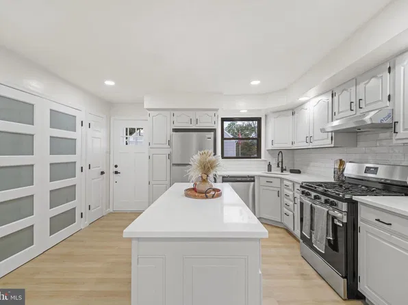 196 Tansboro Rd, Berlin, NJ 08009