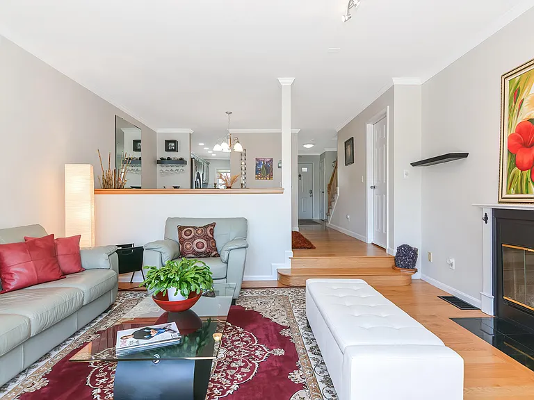 109 Salem St #205 — Photo 8