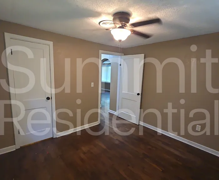 2500 NE 46th St — Photo 12