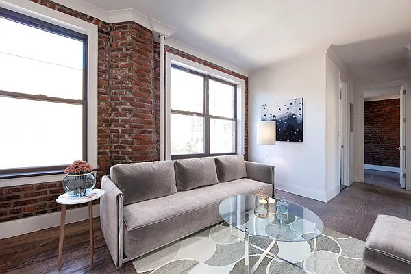 Rented by R New York | media 21