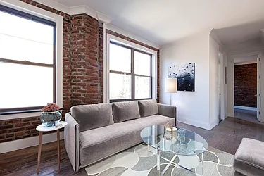 Rented by R New York