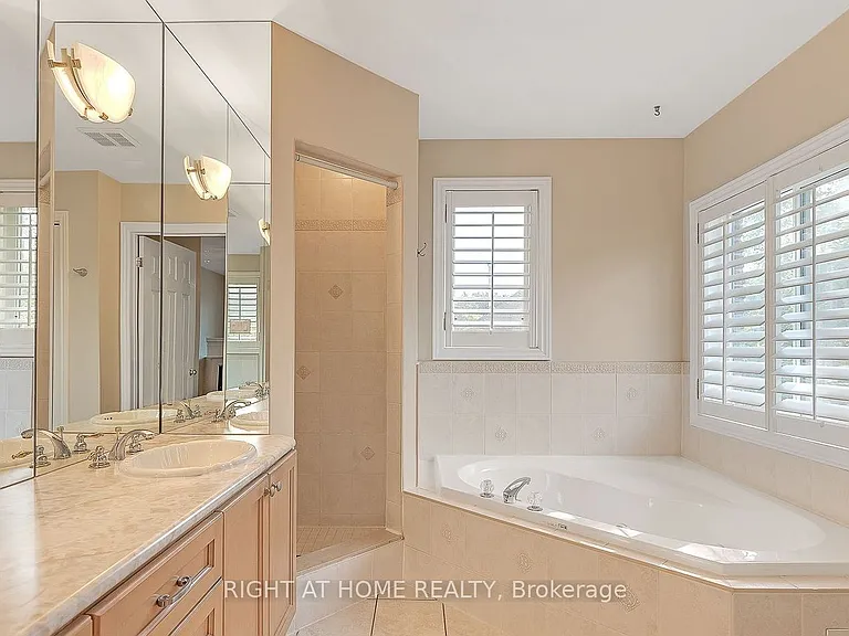 307 Sheridan Ct — Photo 16