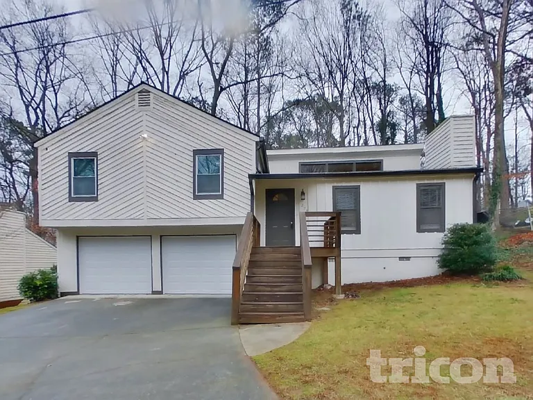 278 Shalloway Dr NE — Photo 2