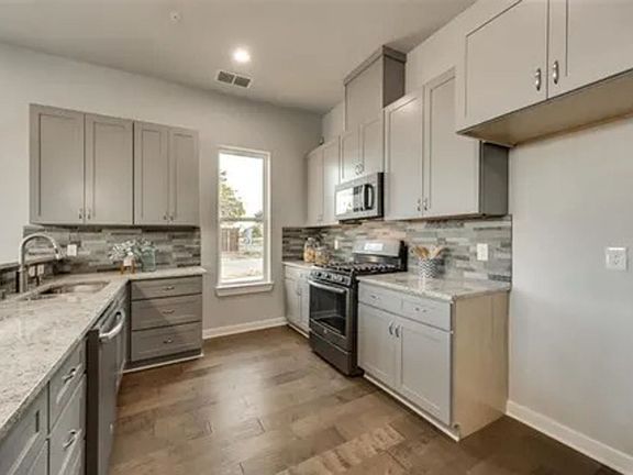 2nd image of 5805 Rivendell Dr