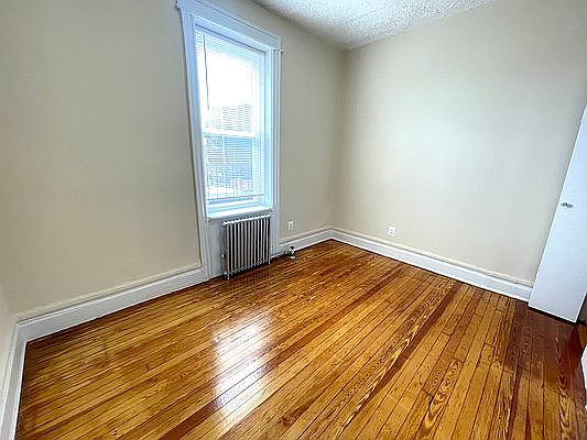5th image of 21-22 Newtown Ave #4L