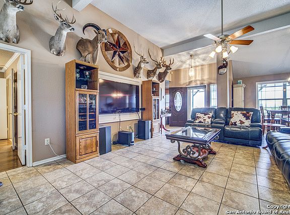 3rd image of 725 Lakepark Dr