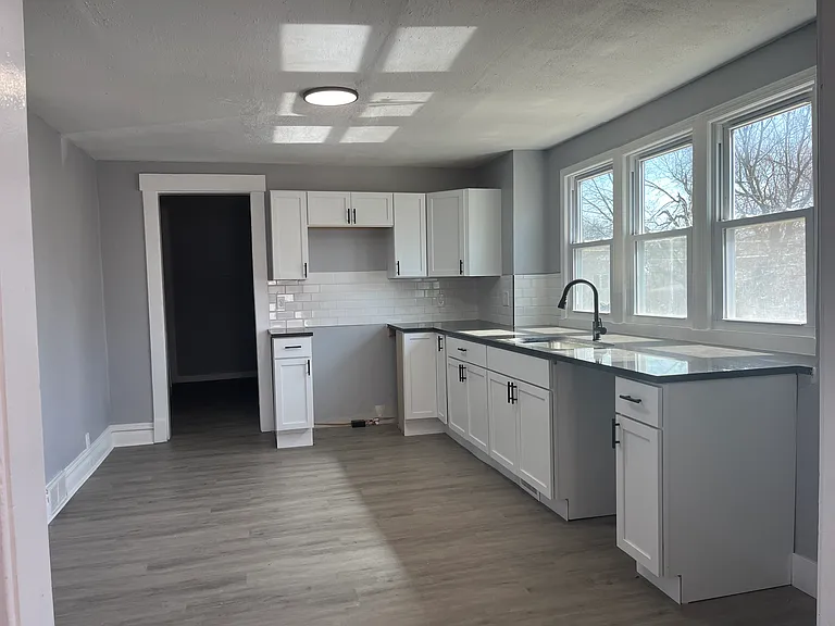 8023 Flora Ave — Photo 4