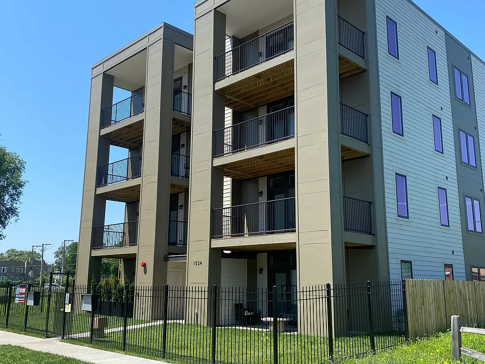 1534 E 66th Pl #3E