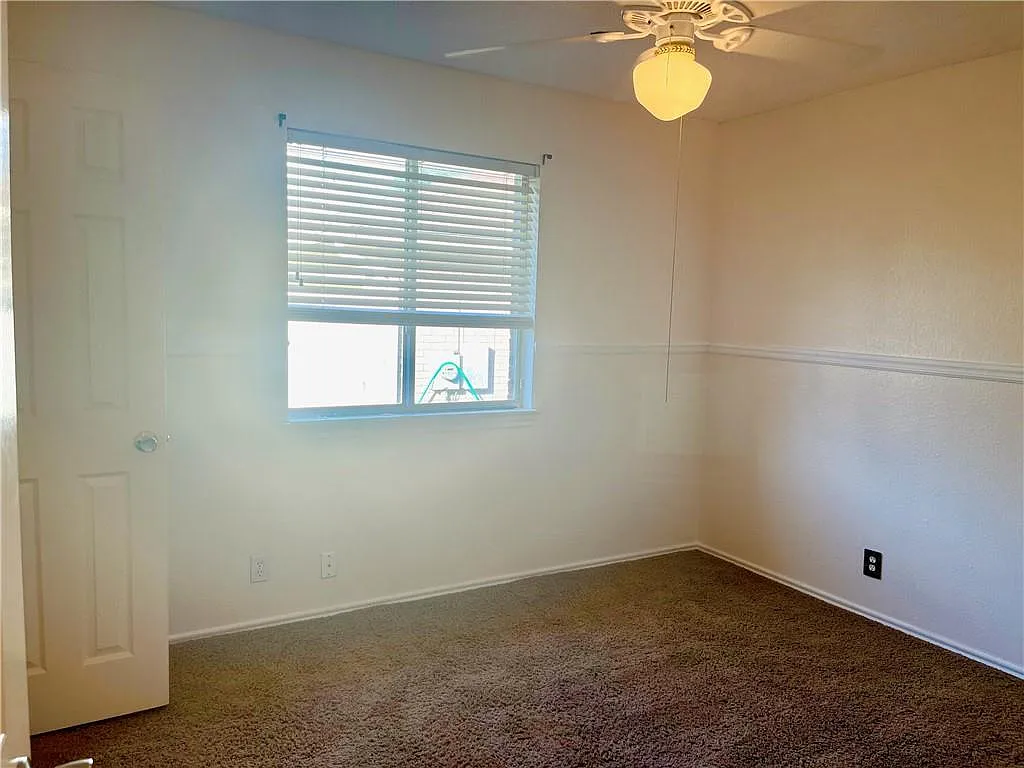 3 bed, 2.0 bath, 1666 sqft, $2,200 — Photo 4