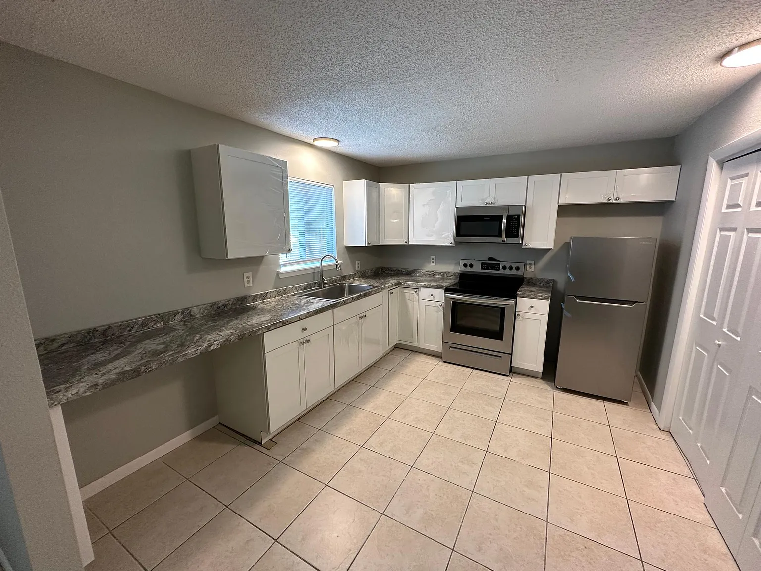 2 bed, 780 sqft, $1,075 — Photo 2