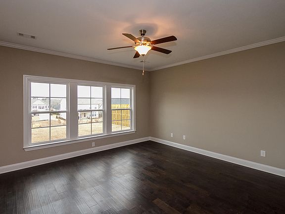 5th image of 935 Glenhaven Dr