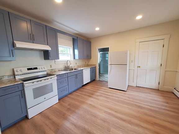 Kitchen with foyer door closed