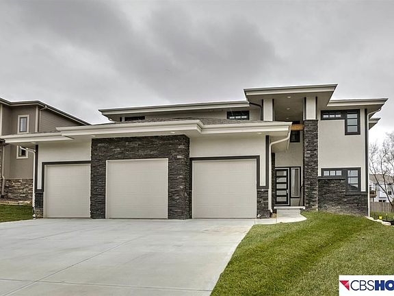 3rd image of 816 S 185th St
