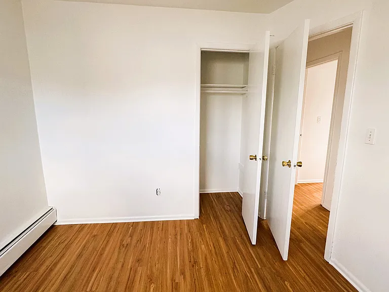 131 Roslyn Rd #1 — Photo 16