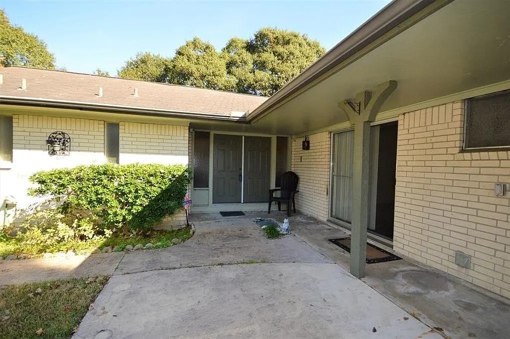 4 bed, 2254 sqft, $4,000 — Photo 3