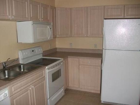 3rd image of 5039 Locke Ln