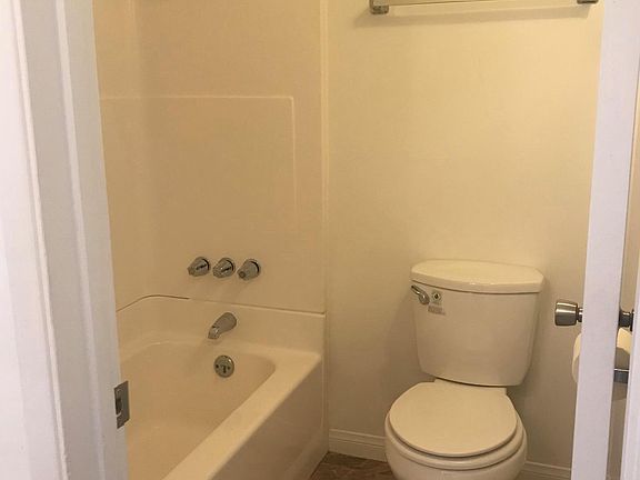 Tub and Toilet separated 