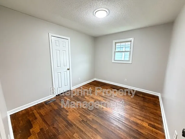 3373 33rd Pl N — Photo 6
