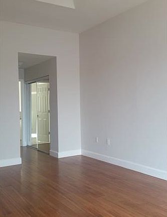 5th image of 11000 NW 73rd St