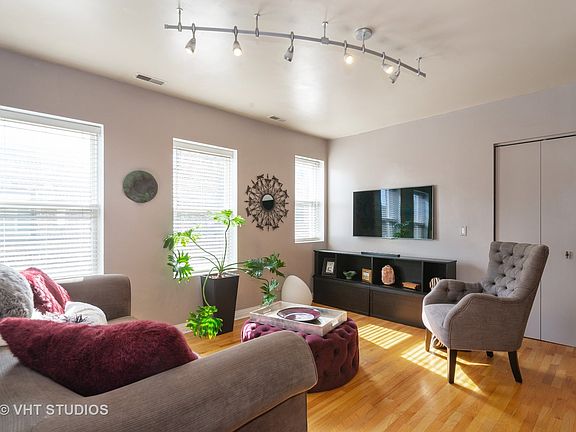 3rd image of 4445 N Paulina St