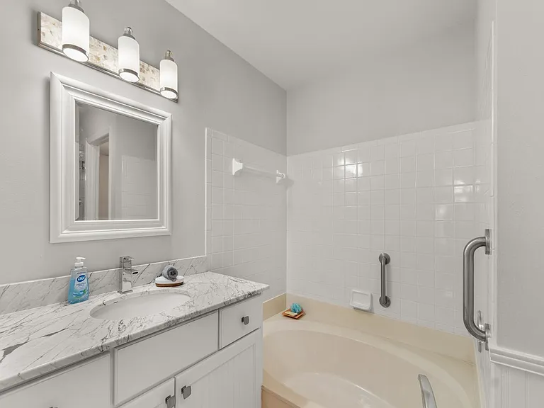 219 Park Shores Cir #B — Photo 18