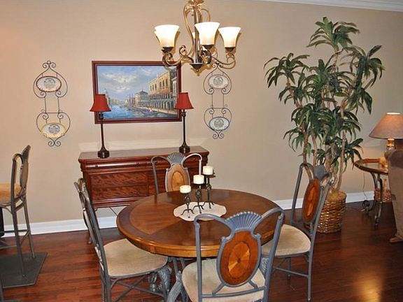 4th image of 100 Valencia Cir