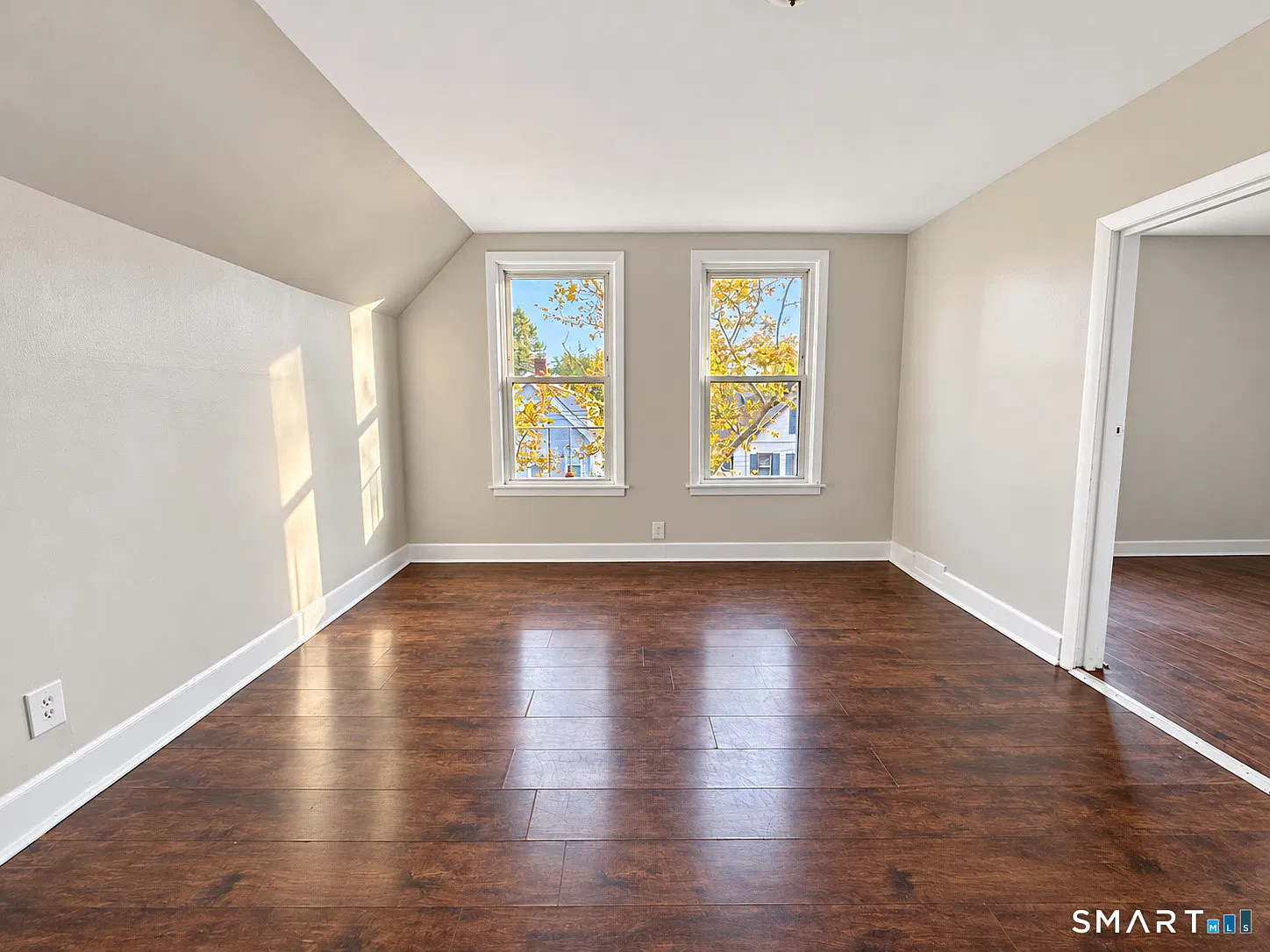 5 bed, 1.0 bath, 4286 sqft, $2,400 — Photo 3