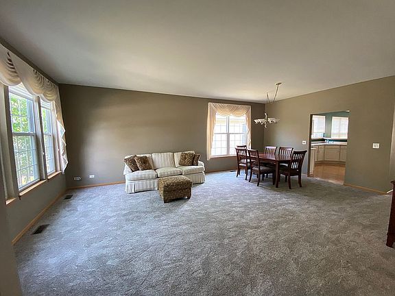 Living room/dining room