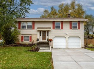 1015 Rosedale Ln, Hoffman Estates, IL 60169