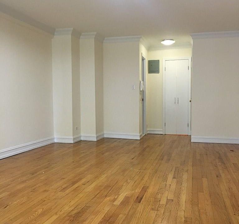 2nd image of 241 E 46th St APT 4B