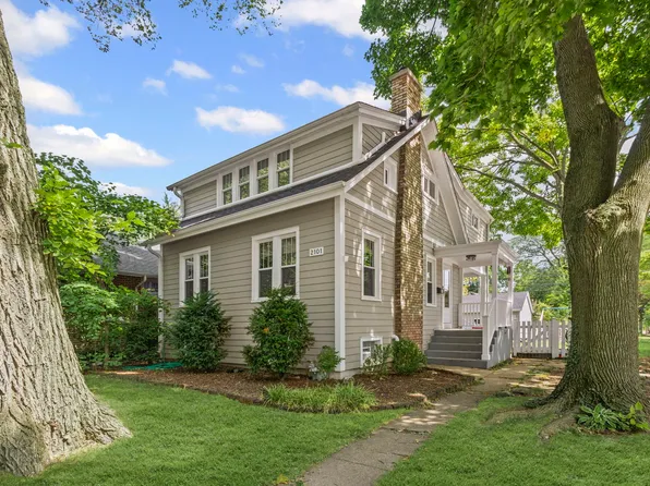 2101 Pioneer Rd, Evanston, IL 60201