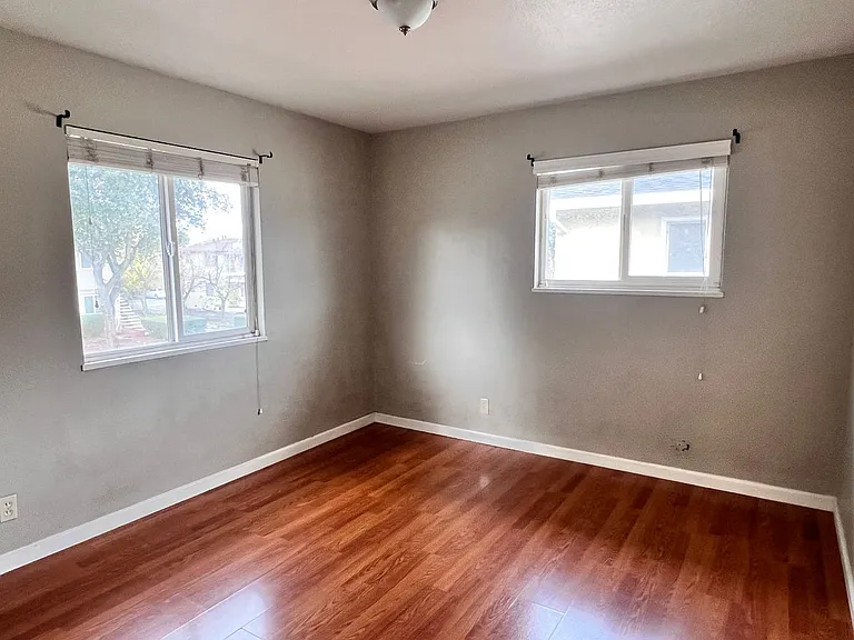 986 Helen Ave — Photo 6