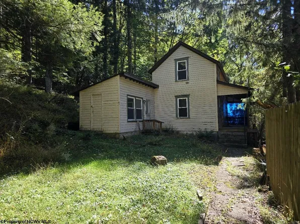 302 Harpertown Rd, Elkins, WV 26241