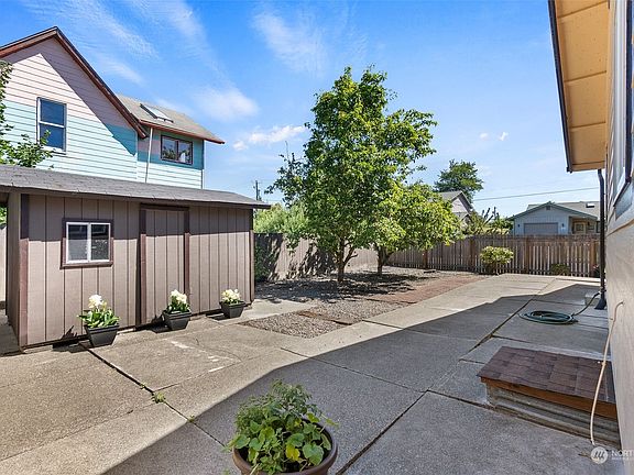 4th image of 1702 4th Avenue W