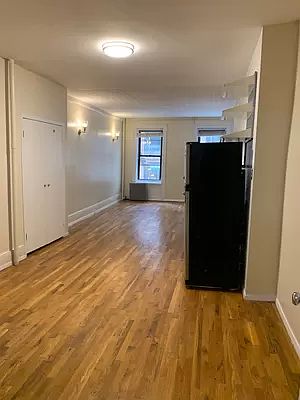 2nd image of 106 Greenwich St APT 7