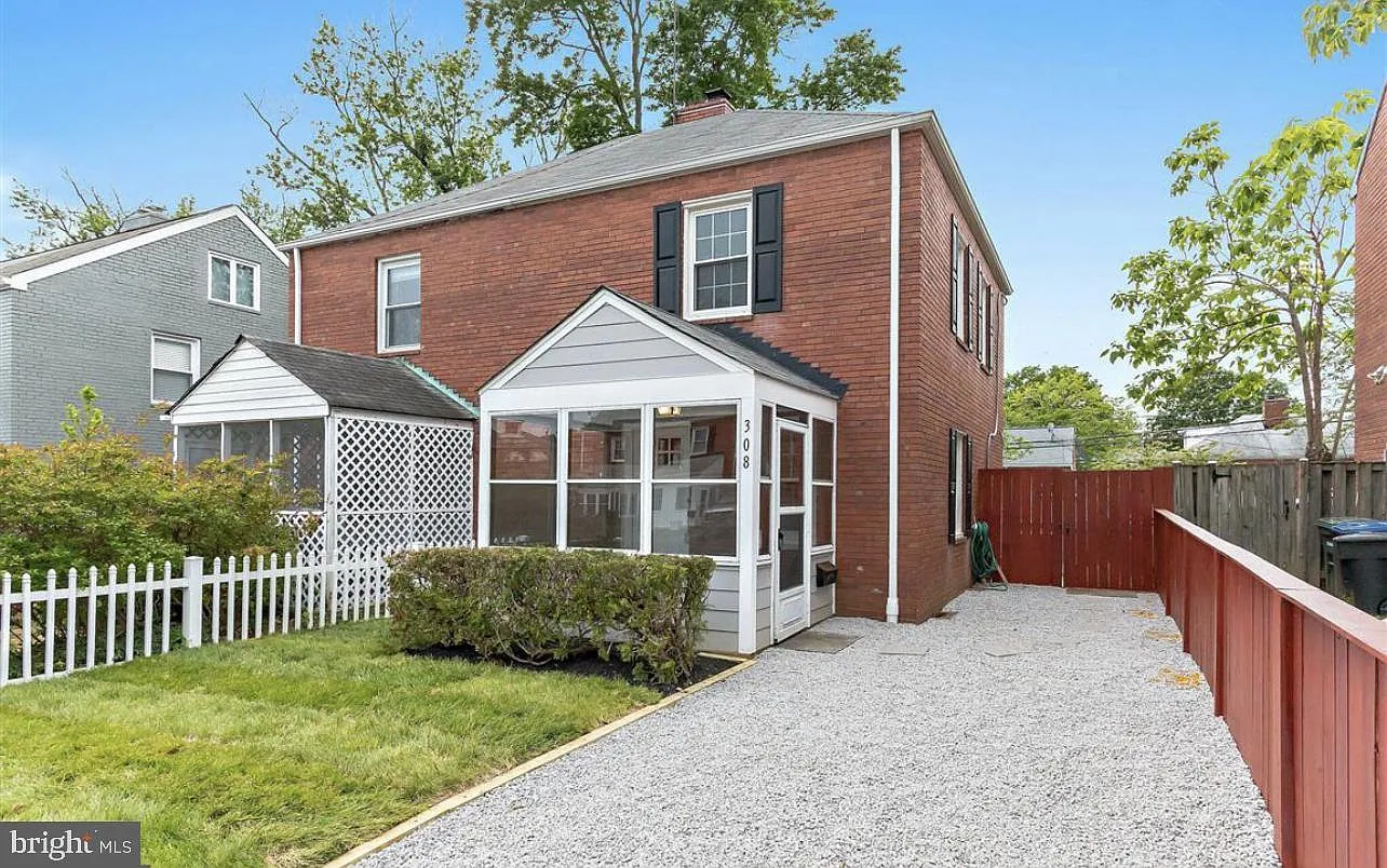 2 bed, 1.5 bath, 1275 sqft, $3,500 — Photo 1