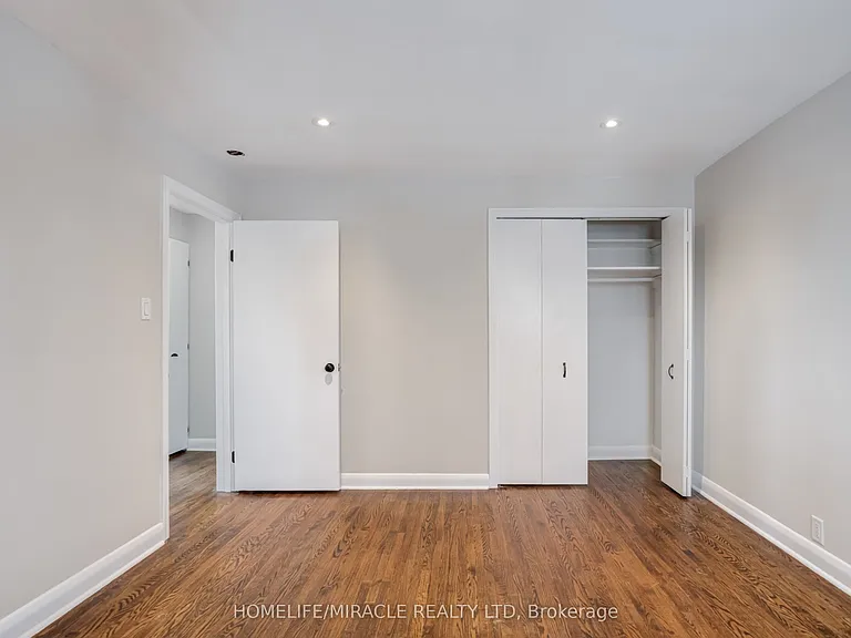 34 Elizabeth St S #A — Photo 12