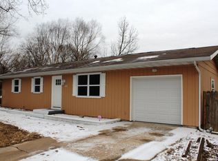 2526 E Pine Grove Pl, Springfield, MO 65804