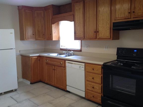 3rd image of 211 Fairview Dr SE