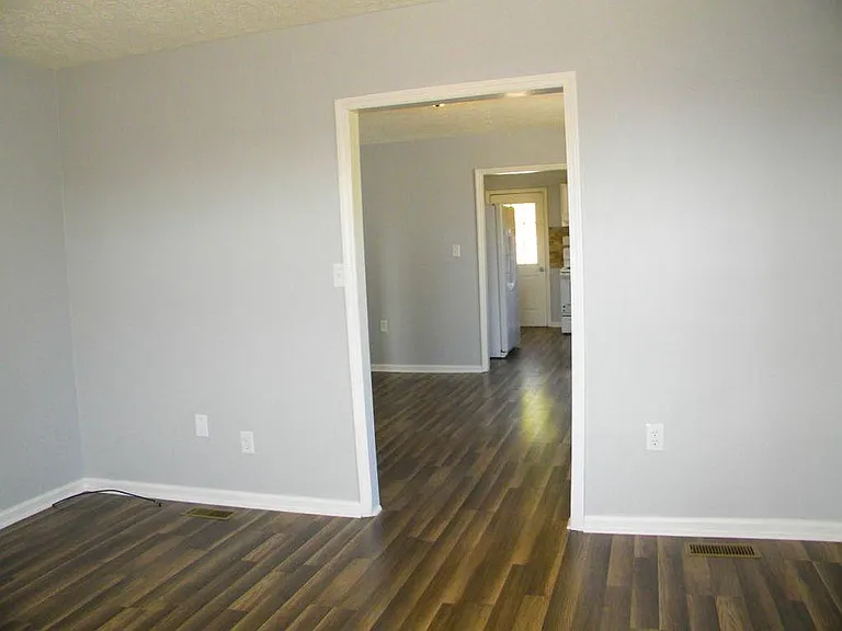 1305 Moses Ave — Photo 9