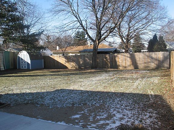 3rd image of 109 Berkley Ln