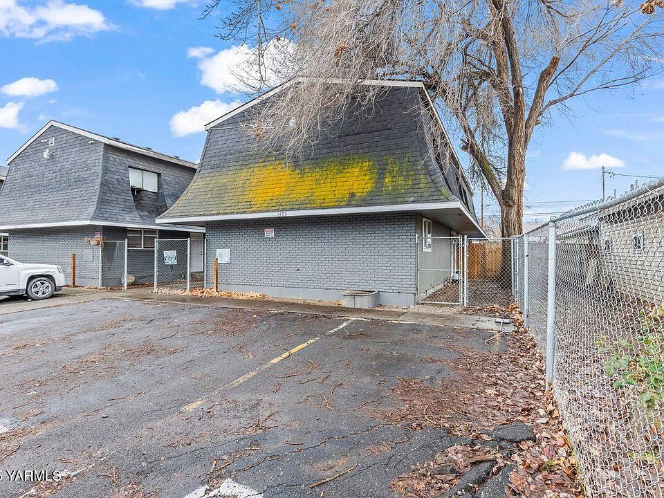 1402 Roosevelt Ave011>