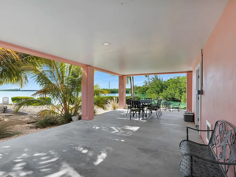 9 Beach Dr — Photo 3