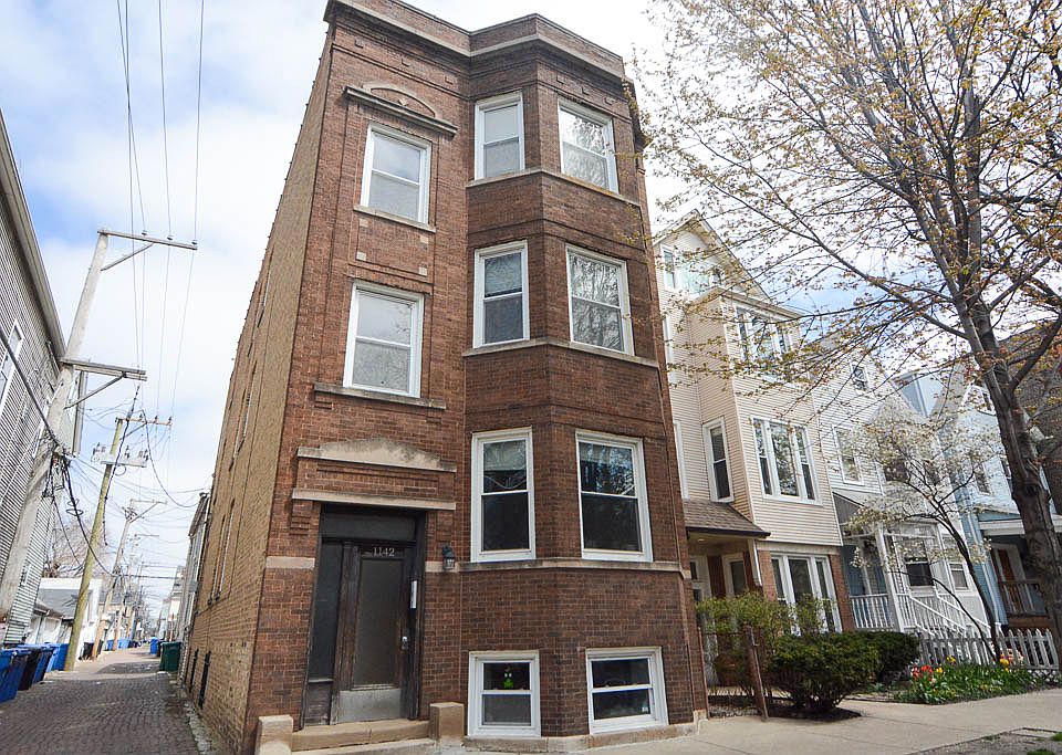 1st image of 1142 W Wellington Ave #G